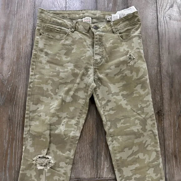 Zara Olive Denim Pants - Picture 7 of 13